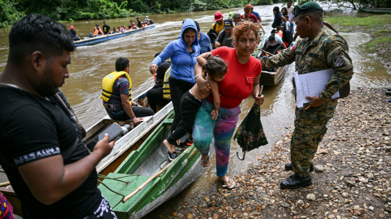 Migrantes corren el riesgo de contraer sífilis y dengue tras el cierre de Darién