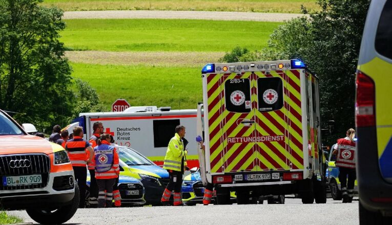 Servicios de socorro atienden el ataque de Albstadt, Alemania, el 14 de julio de 2024.