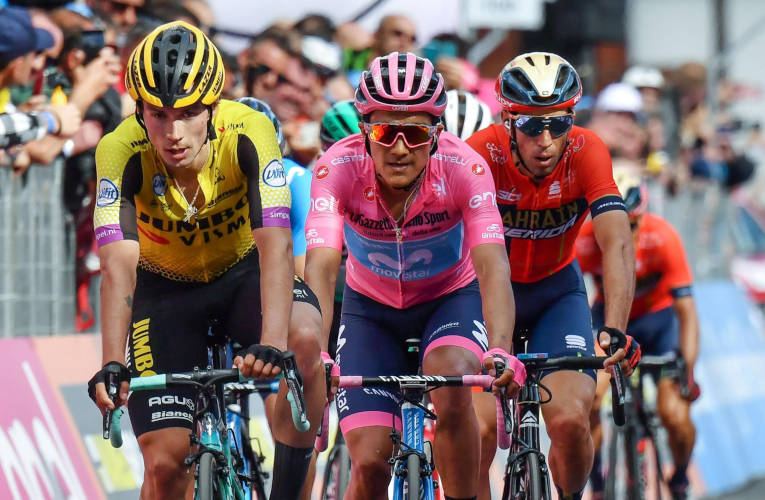 Primoz Roglic, Richard Carapaz y Vincenzo Nibalidurante la etapa 19 etapa del Giro de Italia.
