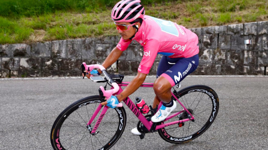 Richard Carapaz cada vez más cerca del título en el Giro de Italia