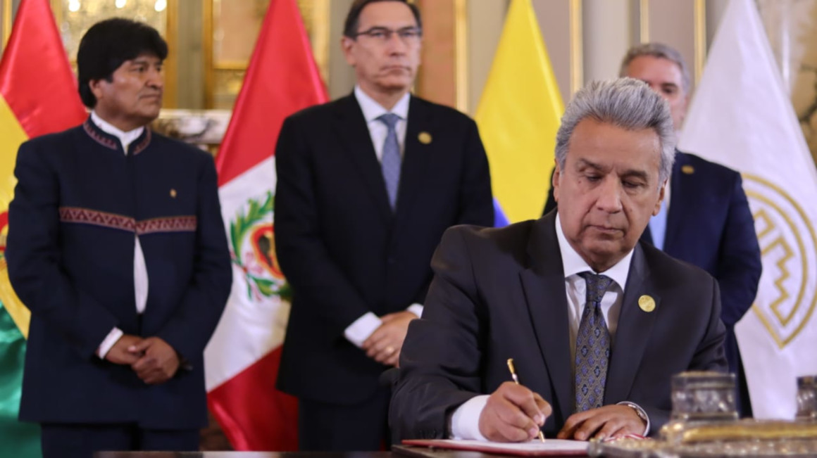 El presidente Lenín Moreno firma la declaración en el marco de la XIX Reunión del Consejo Presidencial Andino