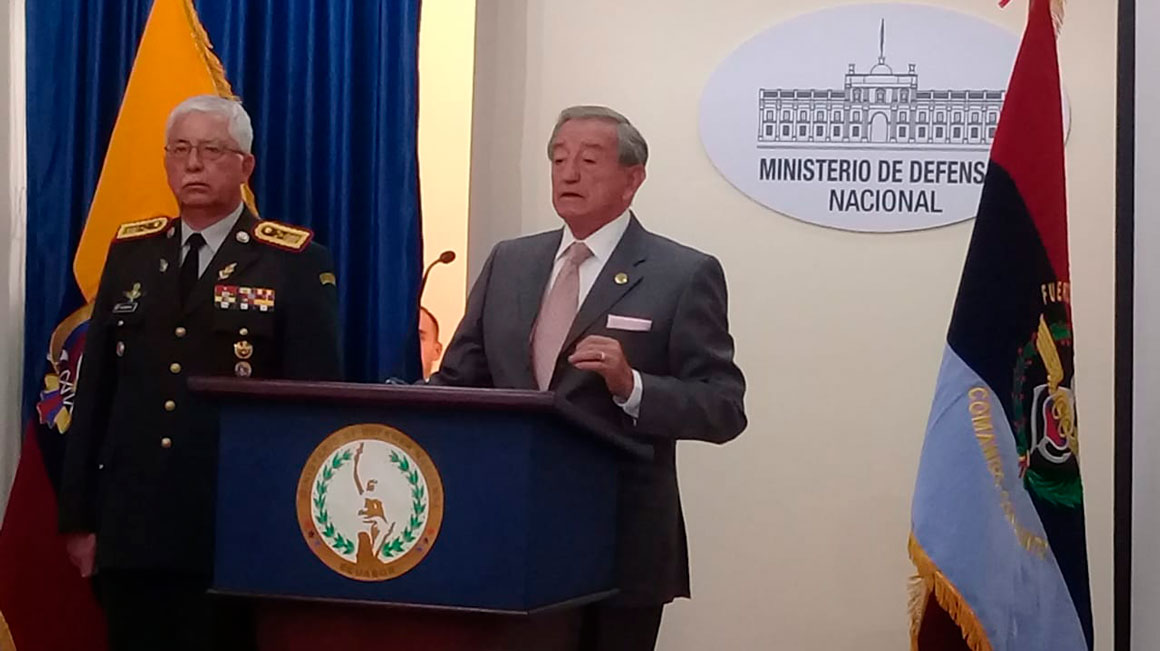 El ministro de Defensa reconoció la presencia de elementos armados en la zona minera de Buenos Aires.
