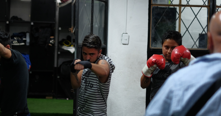 José y Leonel practican boxeo en la Fraternidad Transmasculina.