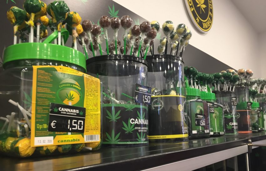 Caramelos y paletas hechas con cannabis se encuentran en tiendas de Roma. 