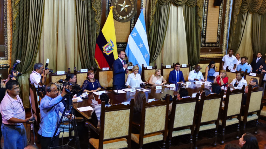 La alcaldesa de Guayaquil, Cynthia Viteri, pide a sus 15 concejales trabajar en equipo sin ideologías ni partidos