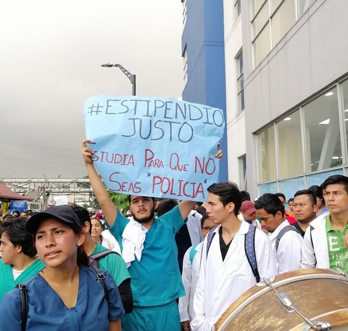 Estudiantes de Medicina marchan por segundo día en Guayaquil