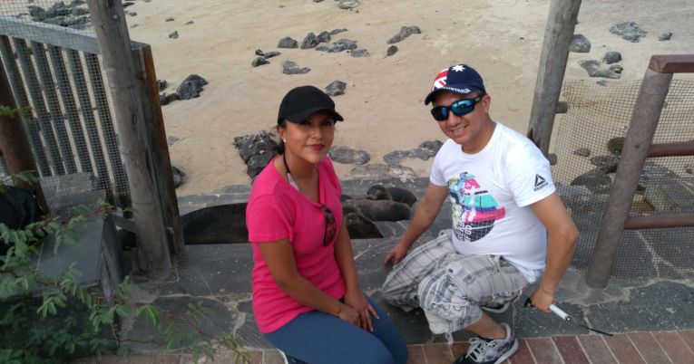 Jenny y Giovanny en Galápagos, en uno de sus viajes.