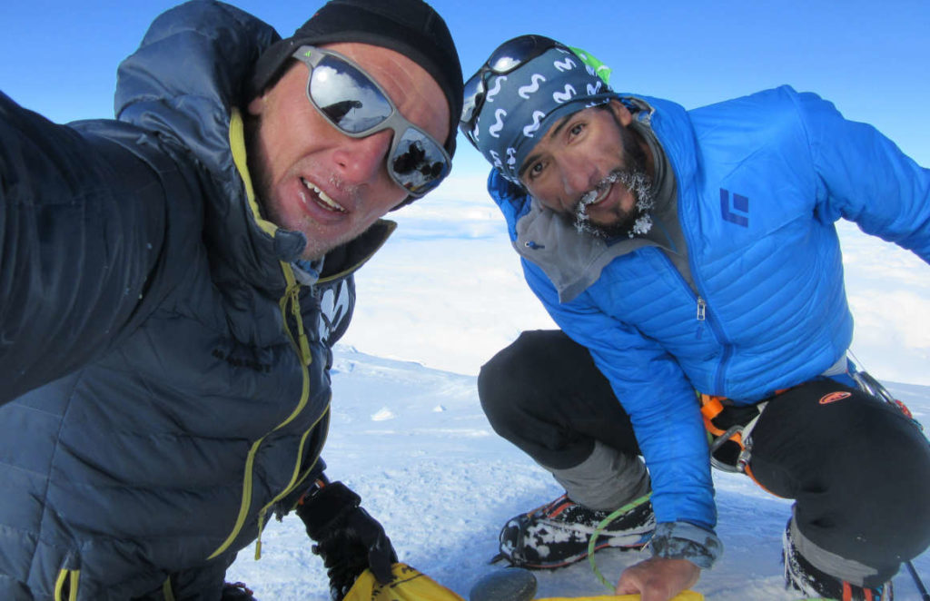 Montañista ecuatoriano rompe récord de ascenso y descenso al monte Denali de Alaska