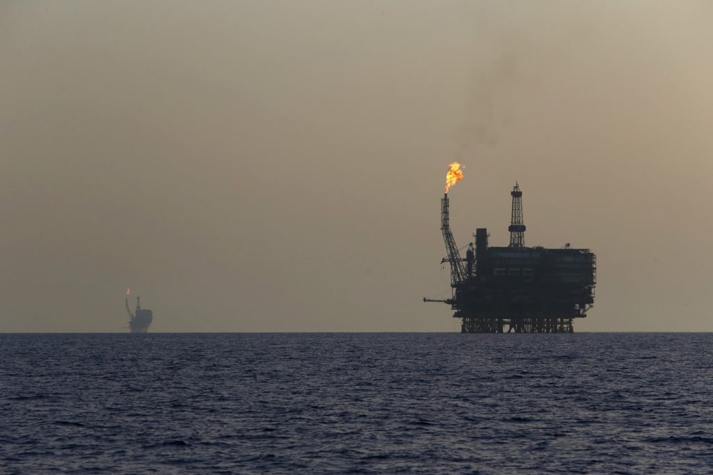 Las seis claves del peor pánico petrolero en casi tres décadas