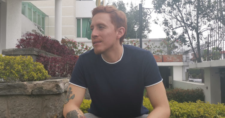 Felipe viajó a Ucrania, en donde asumió su homosexualidad.