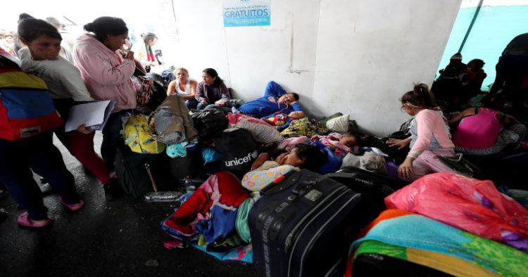 Ciudadanos venezolanos podrán ingresar a Perú solo si portan la visa