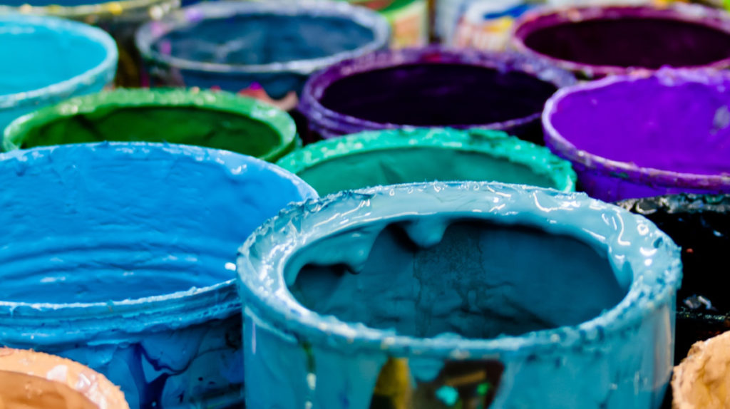 En Quito se crean nanopartículas  que, mezcladas con la pintura para paredes, ayudarán a limpiar el ambiente
