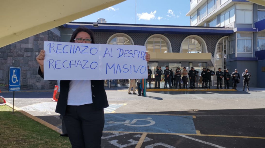 Con un plantón, ciudadanos defienden al Hotel Quito que despidió a 150 trabajadores