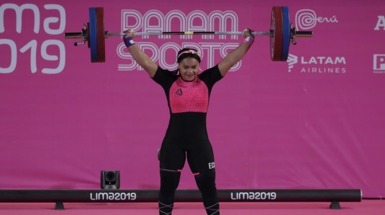 Neisi Dajomes, oro en halterofilia durante los Juegos Panamericanos Lima 2019.