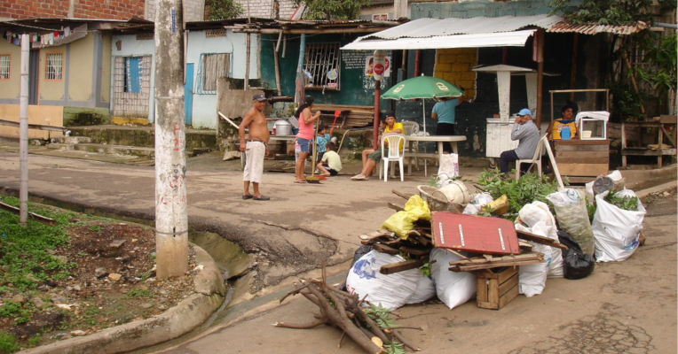 Imagen del 2012 en el Suburbio de Guayaquil, cuando Vachagnon estaba a cargo del servicio de recolección de desechos. 
