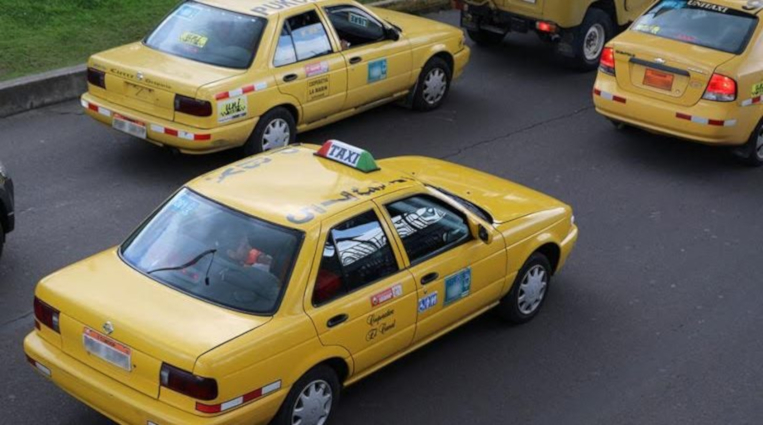 Taxistas interponen medida cautelar en contra de la medida ‘Hoy no circula’