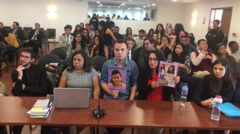 Familiares de Juliana Campoverde esperan la sentencia en contra de Jonathan Carrillo.