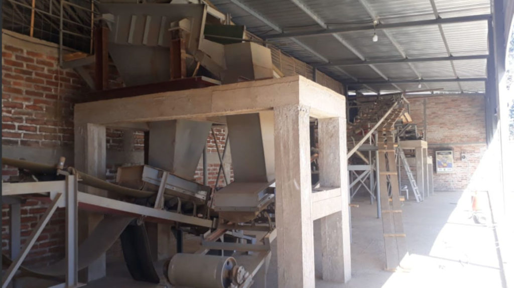 Policía decomisa maquinaria para procesar minerales en complejo deportivo de ‘Tin’ Delgado
