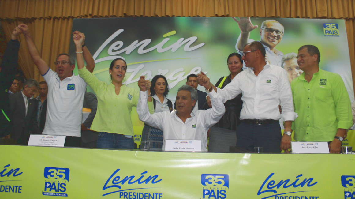 Augusto Espinosa, Viviana Bonilla, Lenín Moreno, Jorge Glas y Rafael Correa, durante la inscripción del binomio Moreno-Glas, el 16 de noviembre del 2016