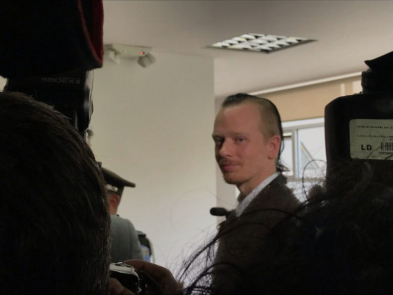 Ola Bini, informático sueco, amigo de Julian Assange, acusado del delito de acceso no consentido a un sistema informático, telemático o de telecomunicaciones.
