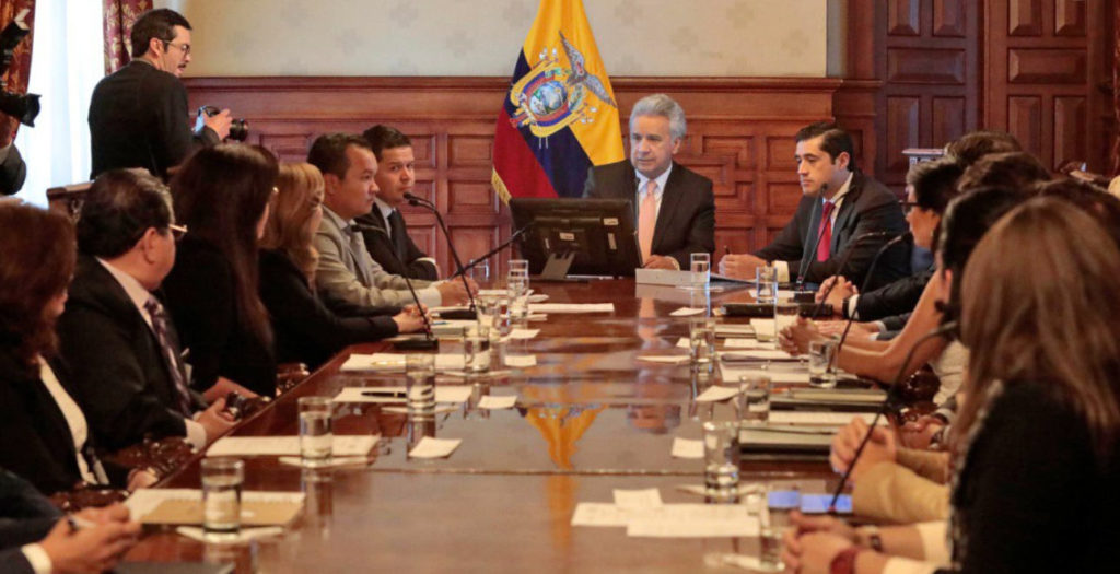Gobierno de Ecuador ajusta reformas económicas