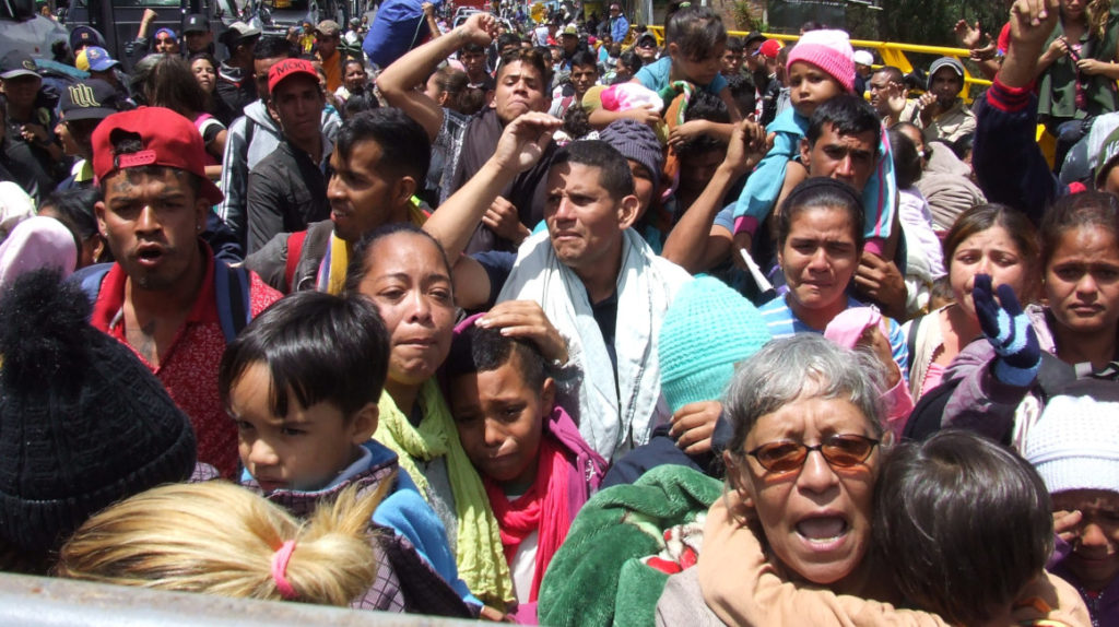 “Solo iba a pasar por Ecuador”, dicen venezolanos varados en frontera norte