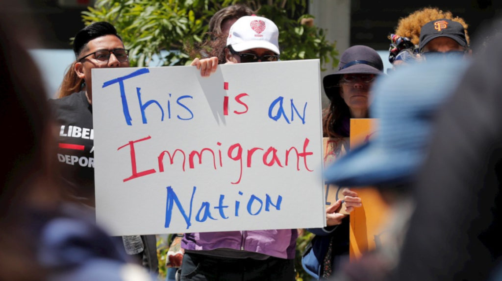 Arrestan a 680 inmigrantes en Estados Unidos en la mayor redada en una década