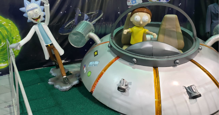 Réplica del vehículo de Rick and Morty, dibujo animado para adultos de Netflix. 
