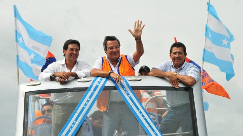 Tiempos felices: Era 2013 y el entonces prefecto Jimmy Jairala recorría Guayaquil junto a su asesor de Deportes, Carlos Luis Morales. 