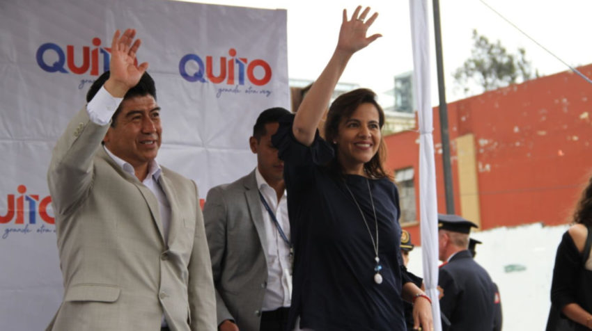 El alcade Jorge Yunda, junto a la ministra de Gobierno, María Paula Romo.