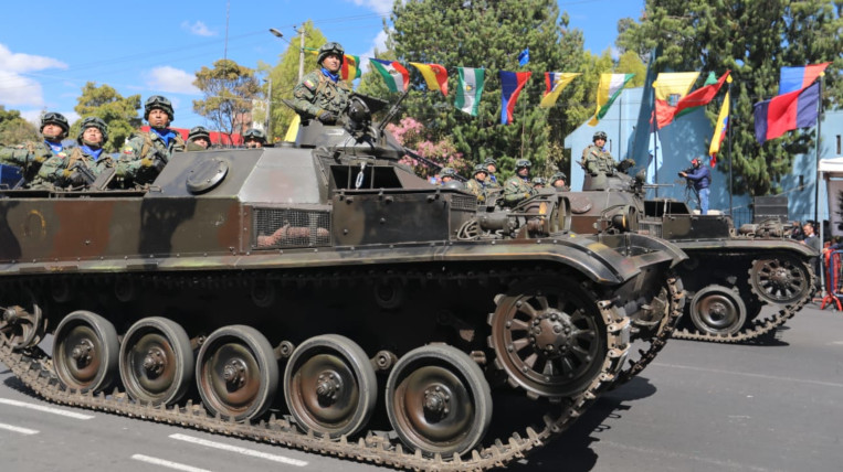 Las Fuerzas Armadas mostraron su capacidad militar en un desfile al sur de Quito.
