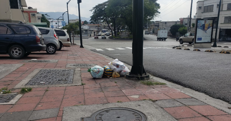 En el nuevo contrato de recolección de basura, el Municipio de Guayaquil estipula un aumento de 21 carros recolectores de desechos. 