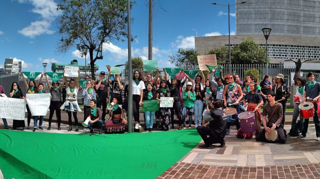 Colectivos de mujeres piden despenalización del aborto por tres causas