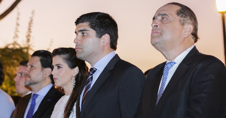 El Vicepresidente junto a padre Ramón y esposa Claudia Salem en un evento en Guayaquil. 