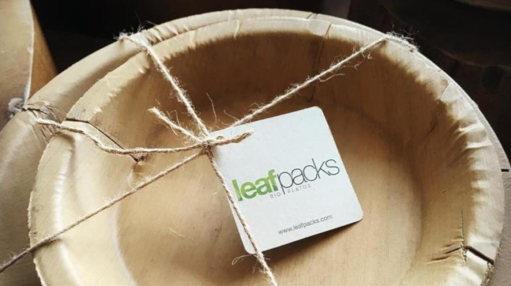 Platos biodegradables hechos con hojas son la apuesta de Leaf Packs
