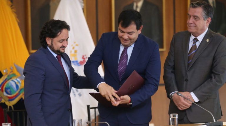 Andrés Michelena, ministro de Telecomunicaciones, durante la entrega del proyecto de Ley de Protección de Datos Personales el 19 de septiembre de 2019.