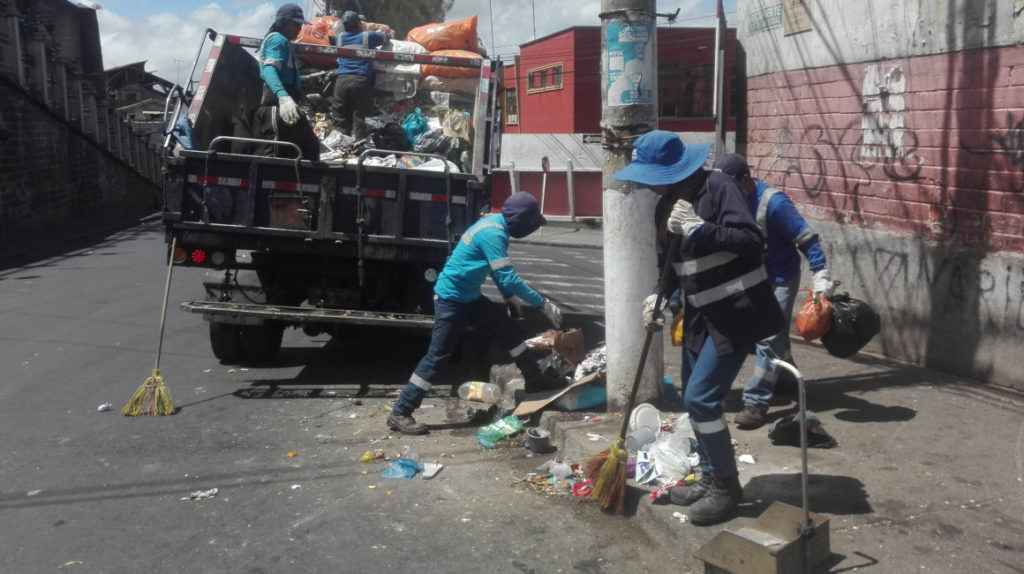 Quito produce 2.200 toneladas de basura cada día