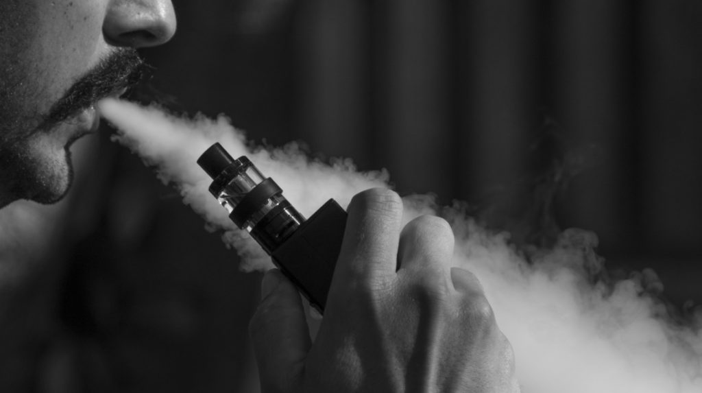 Un compuesto químico usado en los cigarrillos electrónicos puede matar