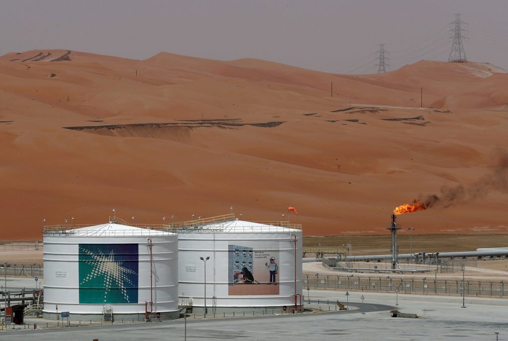 Arabia Saudita se recupera de ataques y petróleo cae