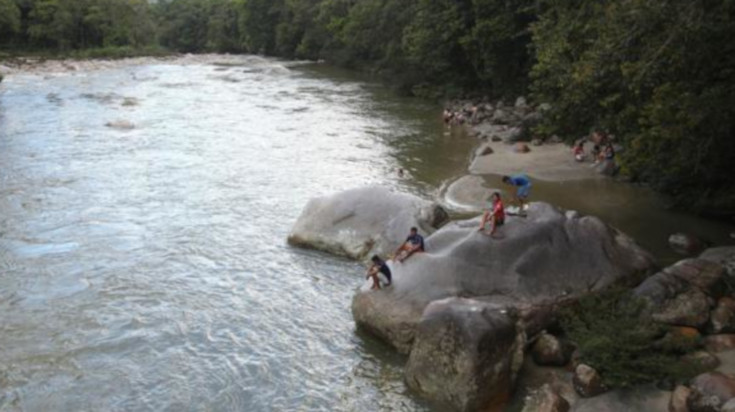 Moradores del cantón Mera, en Pastaza, realizan actividades turísticas en el río Piatúa.