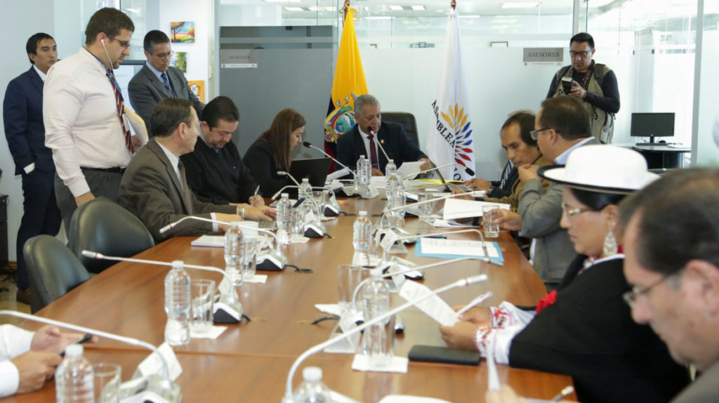 Comisión de la Asamblea aprueba informe que avala la salida de Ecuador de la Unasur