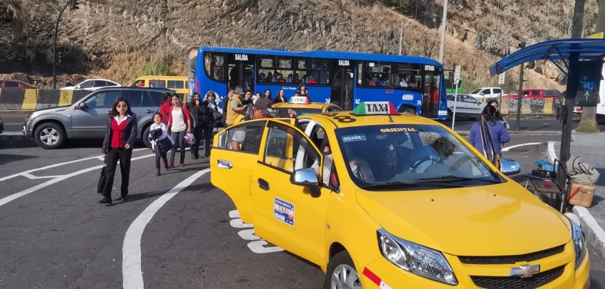 Un taxi espera por pasajeros en el sector de El Trébol, el 9 de septiembre de 2019.