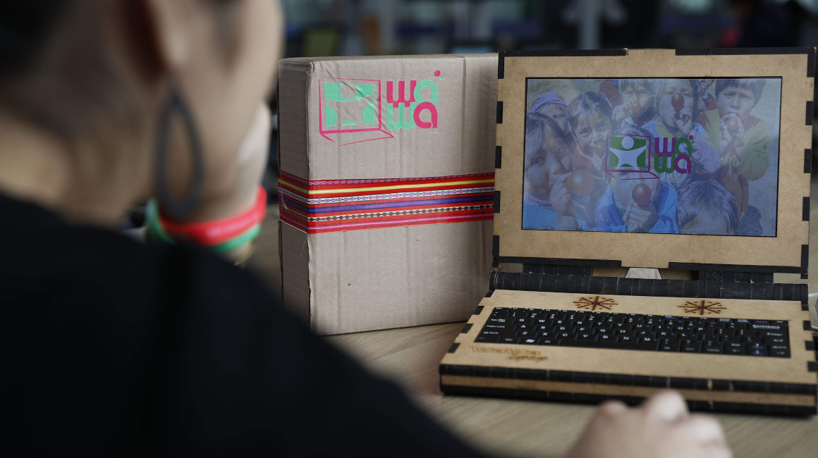 Wawalaptop es una innovación desarrollada por una familia de profesionales que decidió unir el diseño ecológico con el software libre para crear una portátil que tenga un fin social.