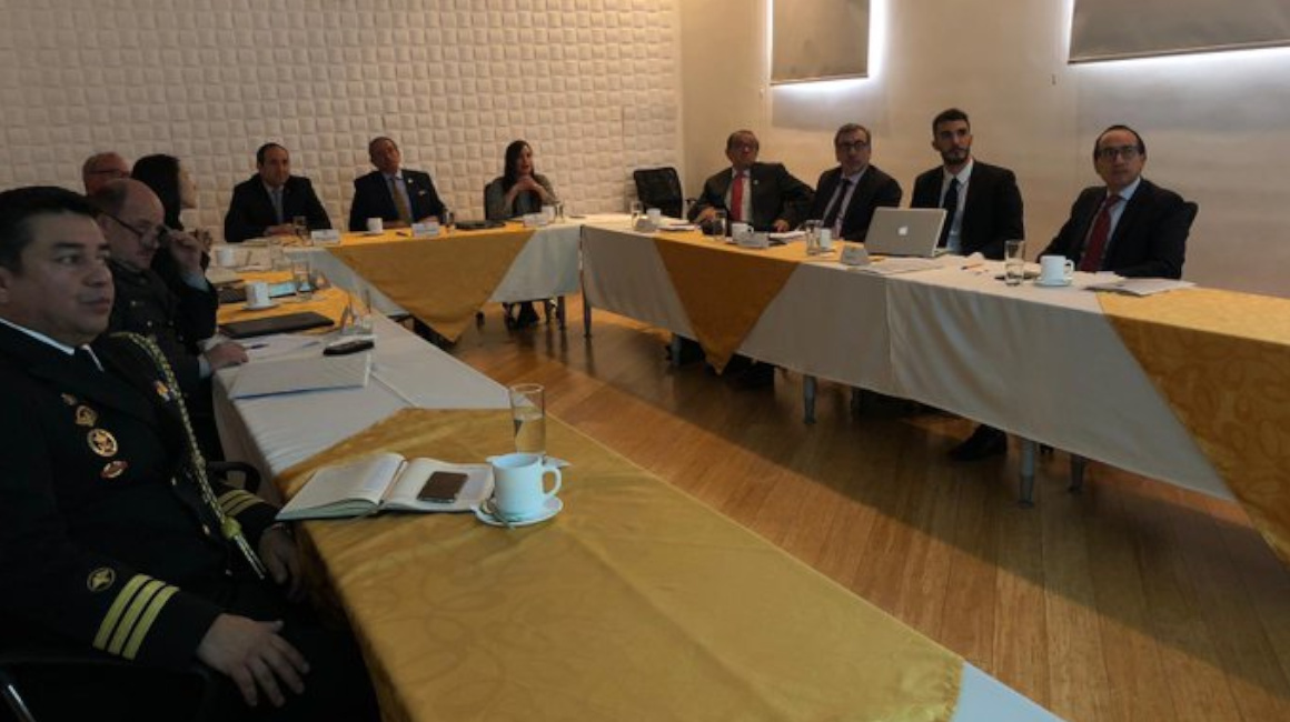 La CIDH en reunión con el ministro de Defensa, Oswaldo Jarrín, el 28 de octubre de 2019.
