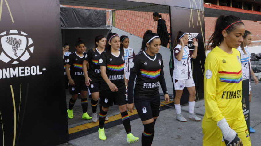 La camiseta es una edición especial para jugarla en Copa Libertadores 2019. 