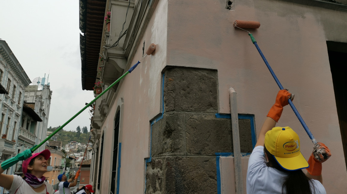Se realizaron muestras de color de las fachadas dañadas. 