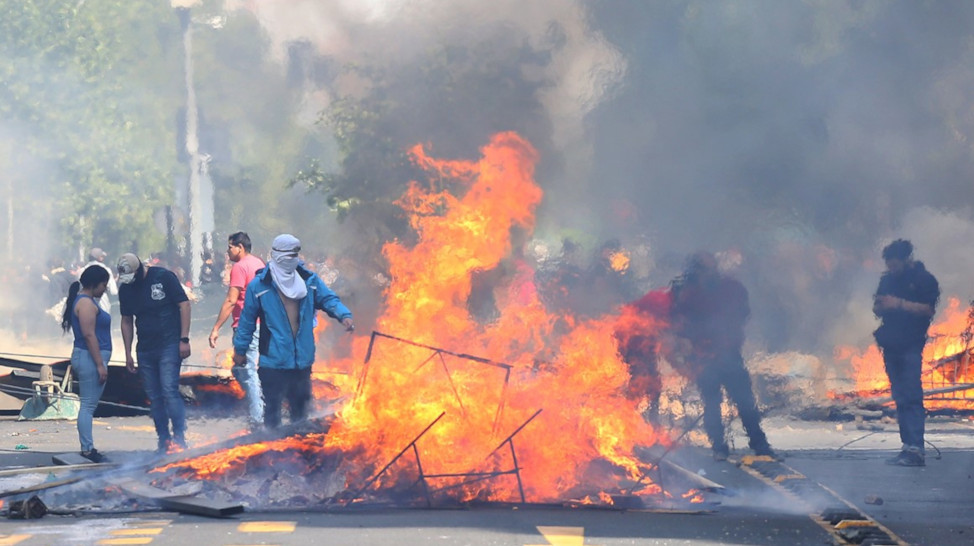Chile: decretan nuevo toque de queda en capital chilena por violentas protestas