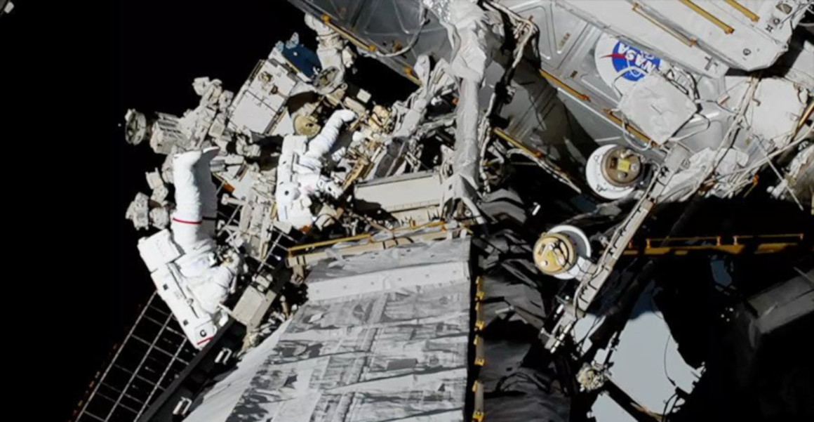 Jessica Meir y Christina Koch en la Estación Espacial Internacional.