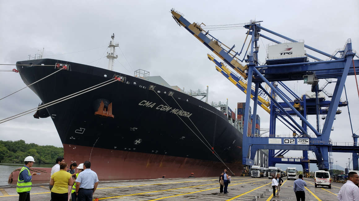 En el Terminal Porturario de Guayaquil (Trinipuerto) se recibió al buque CMA CGM Mundra, 