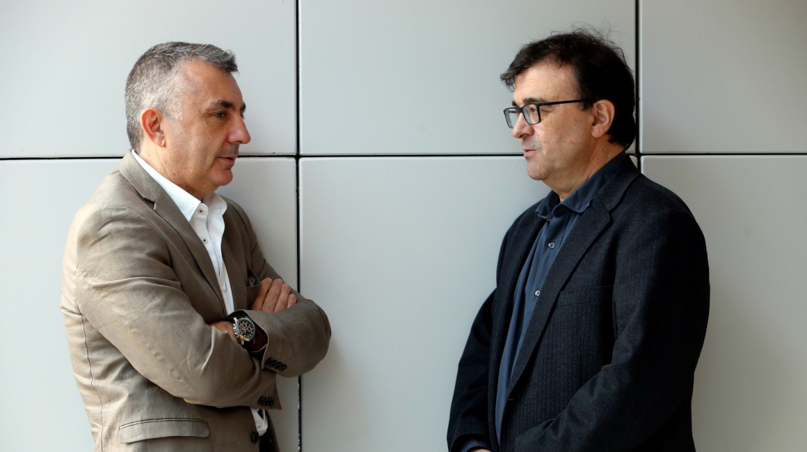 Manuel Vilas y Javier Cercas conversan luego de recibir el galardón del Planeta